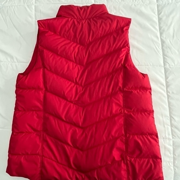 Lands End Red Sleeveless Vest. Size M. Like New. - Picture 3 of 3